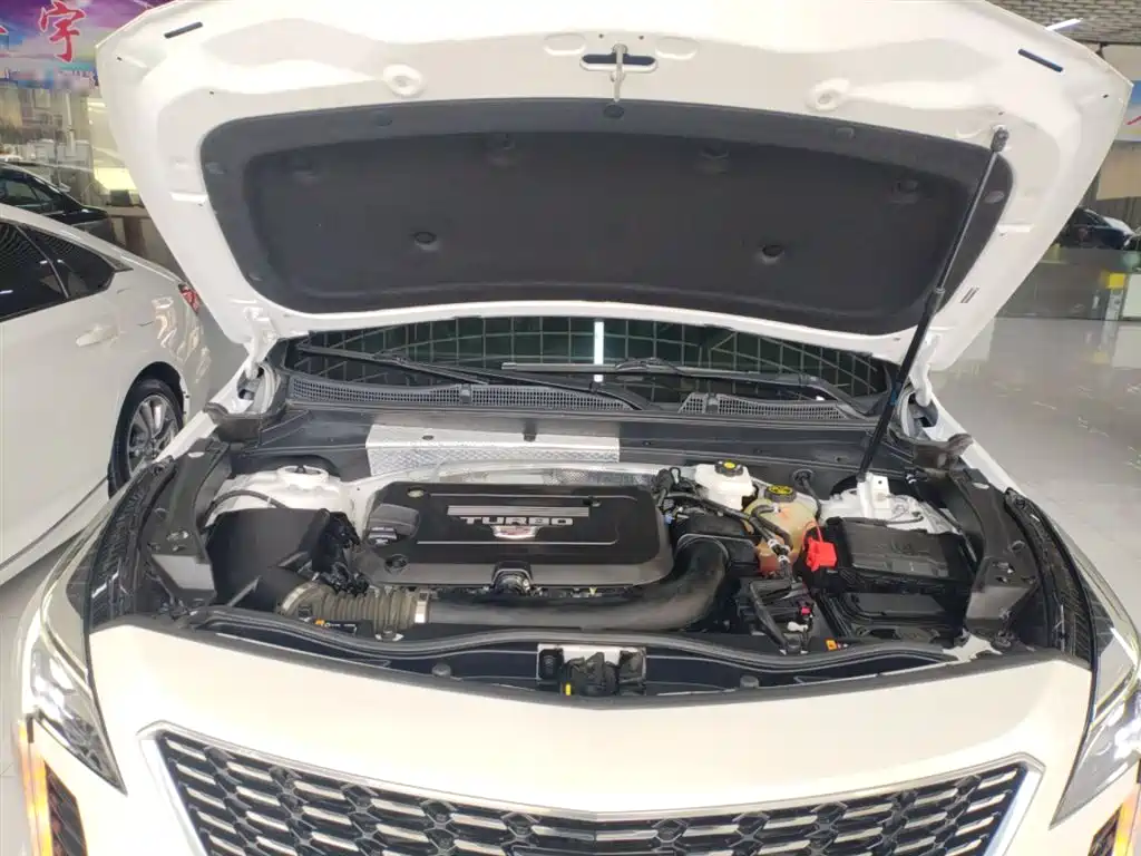 CADILLAC XT4