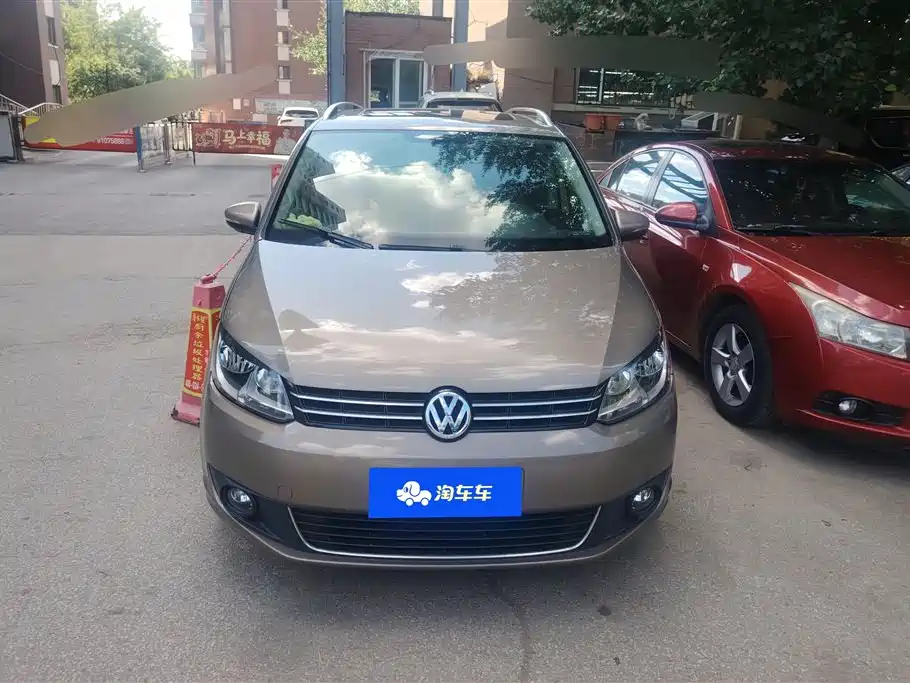 Volkswagen Touran 2015 1.4T DSG Comfort Edition 5-seater фото 2