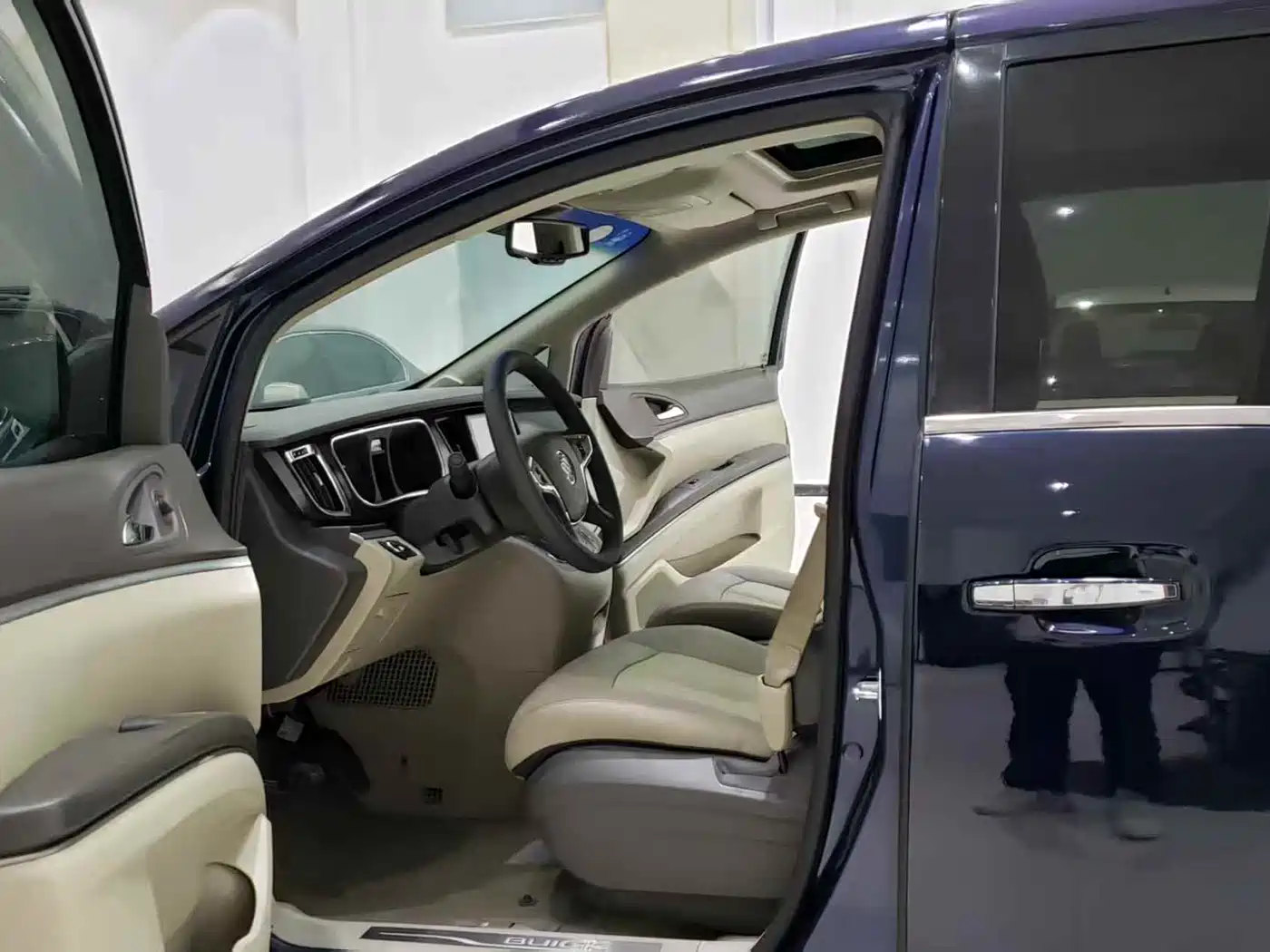 Buick GL8 2011 3.0L GT Luxury Business Elegance Edition фото 4