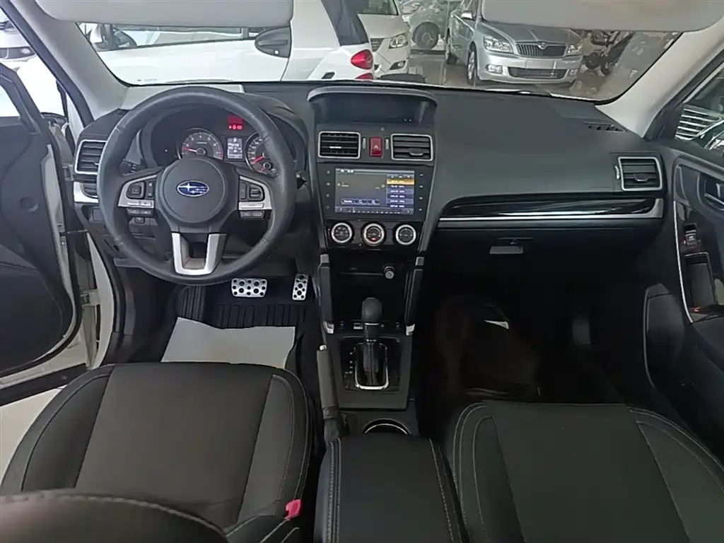 Subaru Forester 2016 2.0i Fashion Navigation Edition фото 10