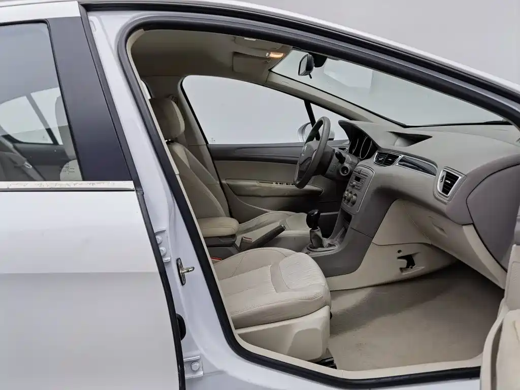 Peugeot 308 2015 2014 Model Joy Edition Classic 1.6L Manual Superior Style