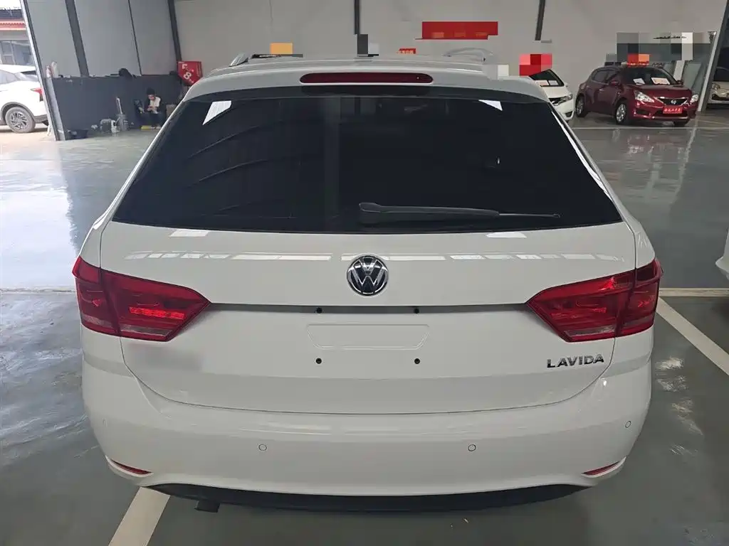 Volkswagen Lavida Tour 2015 1.6L Automatic Trend Edition фото 6