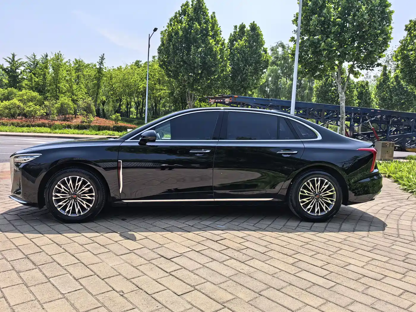 Hongqi H5 2024 1.5T DCT Smart Connect Flag Rhythm Edition фото 4