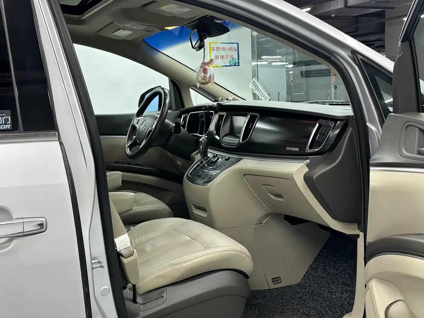 Buick GL8 2011 2011 3.0L XT Luxury Business Flagship