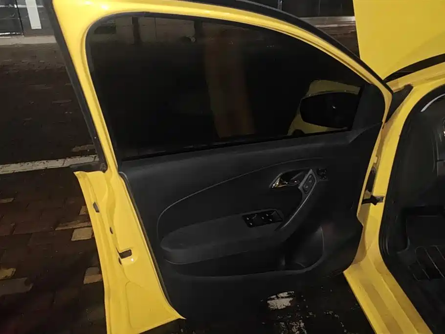 Volkswagen Polo 2014 1.6L Automatic Comfort Edition фото 7