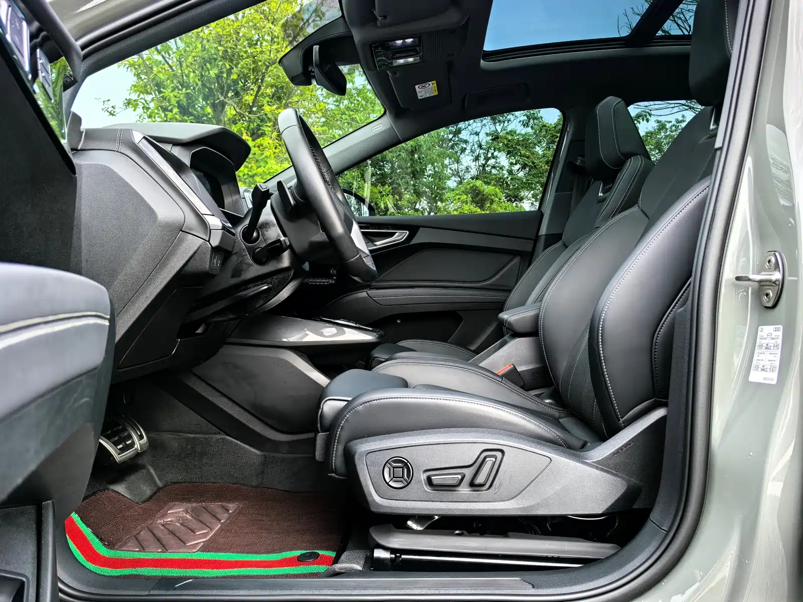 Photo 7 - Audi Q4 e-tron