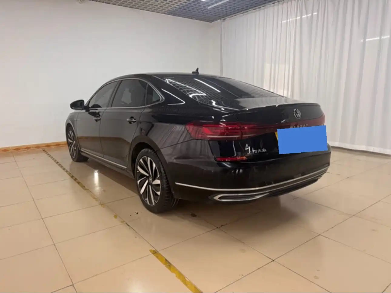 Volkswagen Passat 2022 330TSI Starlight Luxury Edition фото 3