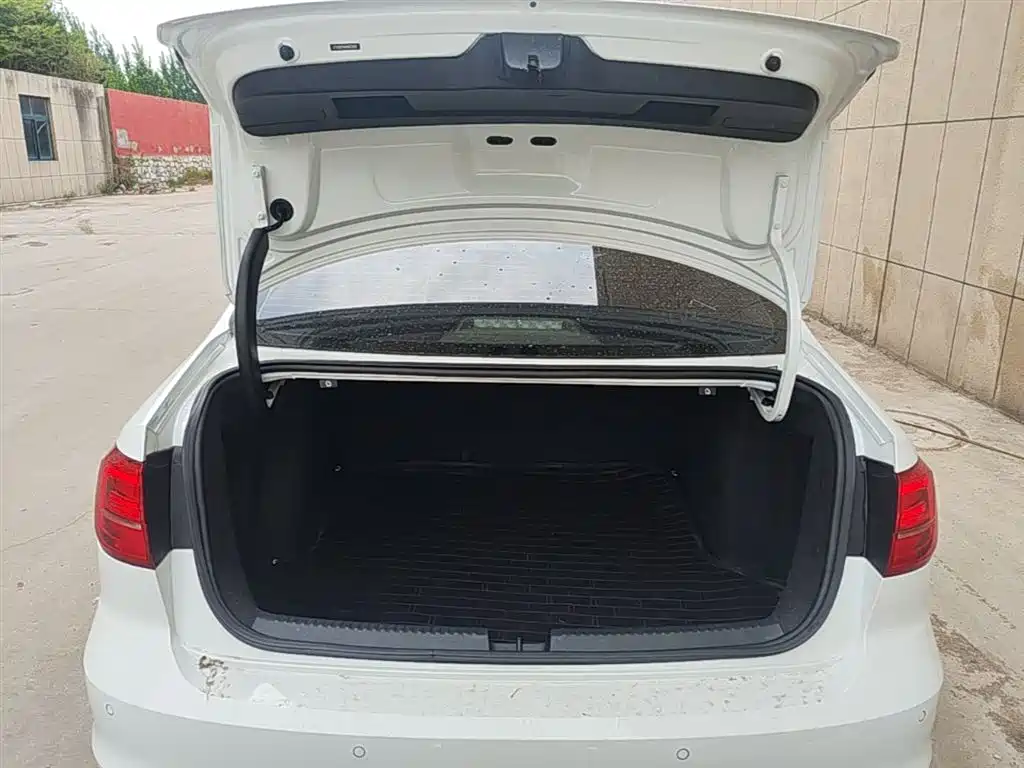 Volkswagen Sagitar 2017 230TSI Automatic Luxury фото 19