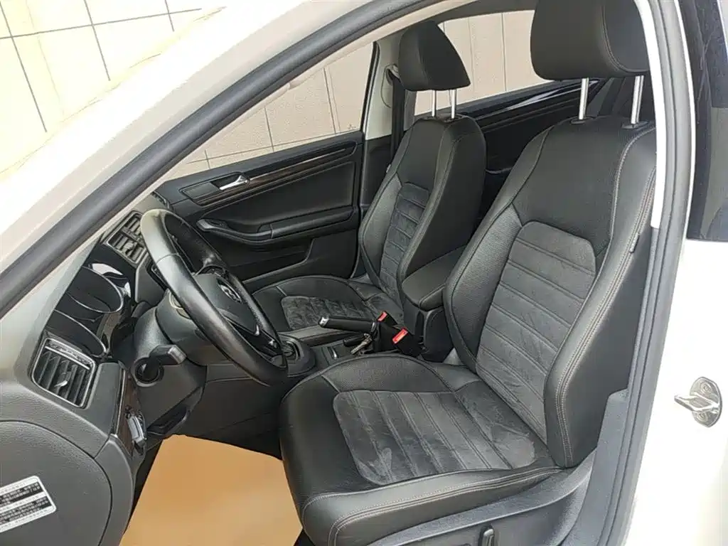 Volkswagen Sagitar 2017 230TSI Automatic Luxury фото 15