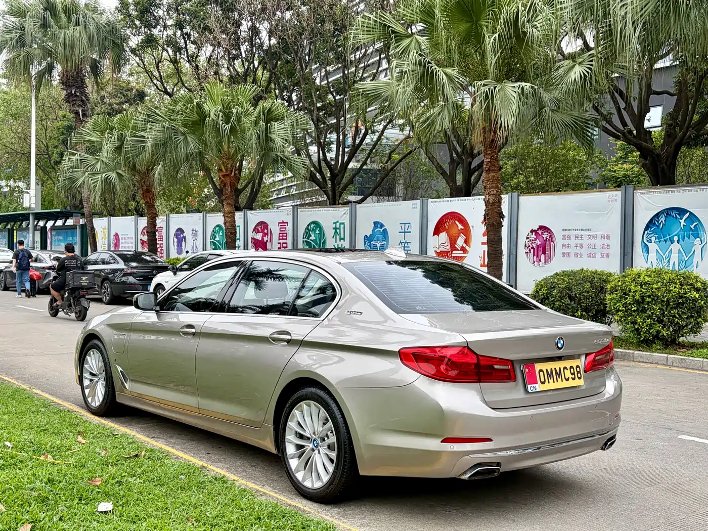 BMW 5 Series New Energy 2019 530Le Luxury Package фото 6