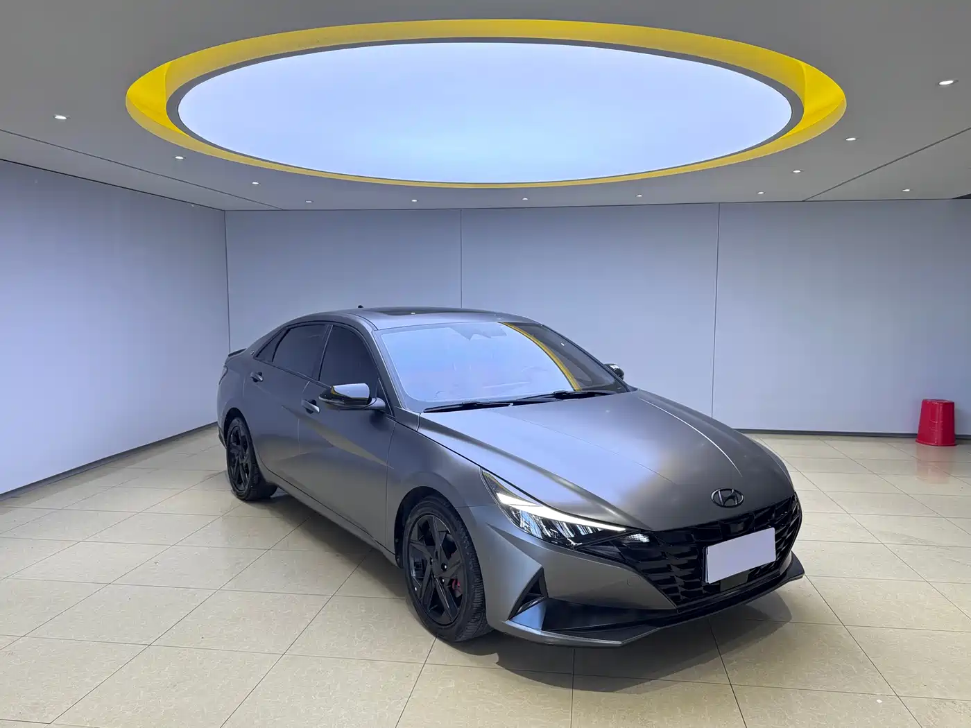 Hyundai Elantra 2022 1.5L CVT LUX Premium Edition фото 3