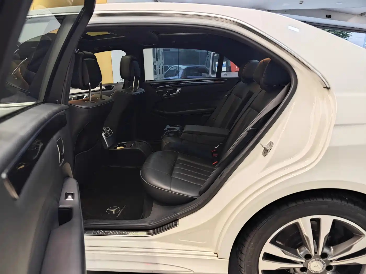 Mercedes-Benz E-Class 2015 Facelift E 200 L Sport фото 21
