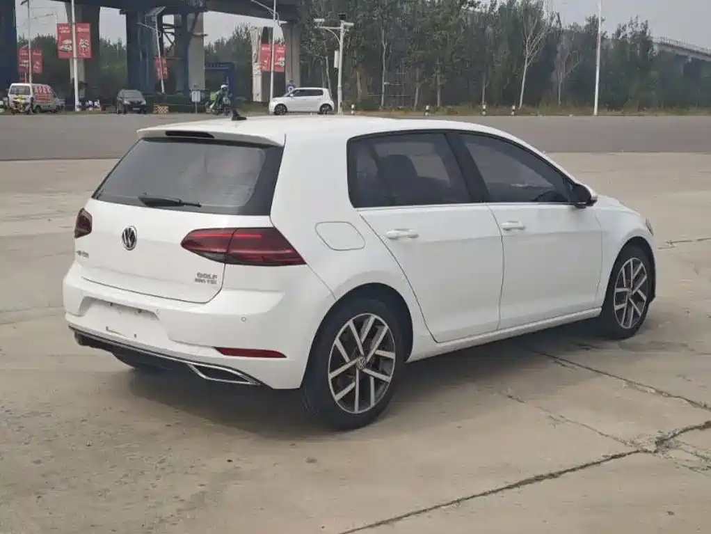 Фото 5 - Volkswagen Golf