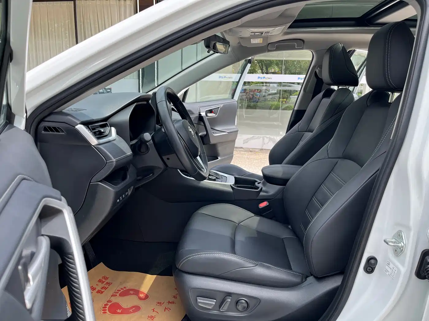 Toyota Wildlander 2023 Hybrid 2.5L E-CVT AWD Premium Edition фото 10