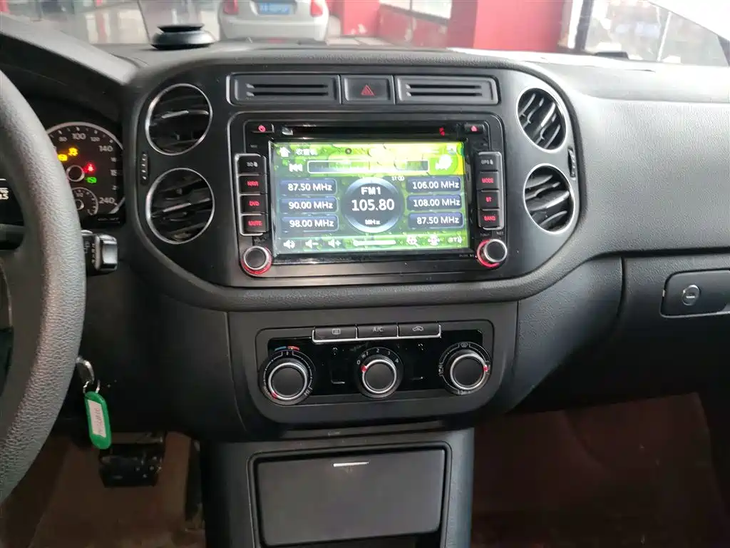 Volkswagen Tiguan 2015 1.8TSI Automatic 2WD Trendline фото 13