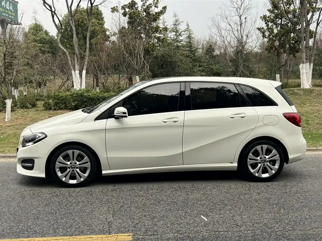 Mercedes-Benz B-Class 2017 B 200 Dynamic фото 24