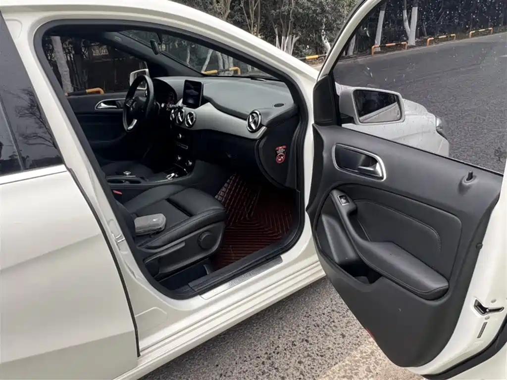 Mercedes-Benz B-Class 2017 B 200 Dynamic фото 15