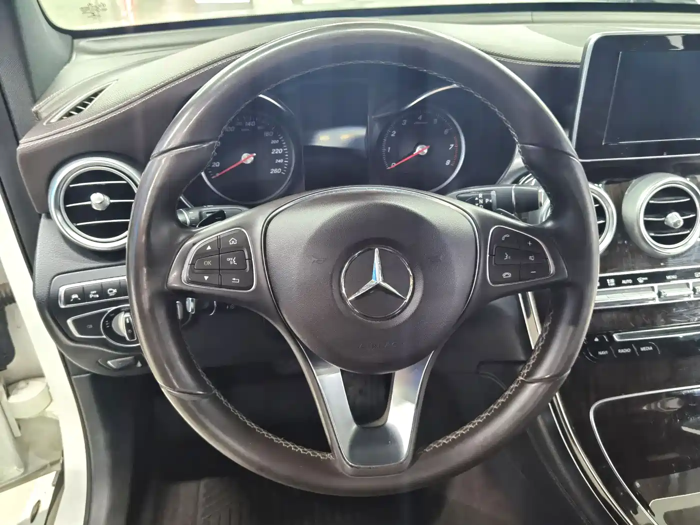 Mercedes-Benz GLC 2017 GLC 260 4MATIC Luxury фото 19