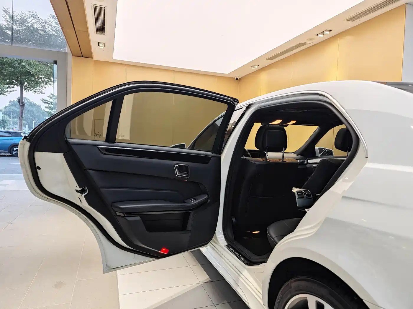 Mercedes-Benz E-Class 2015 Facelift E 200 L Sport фото 20
