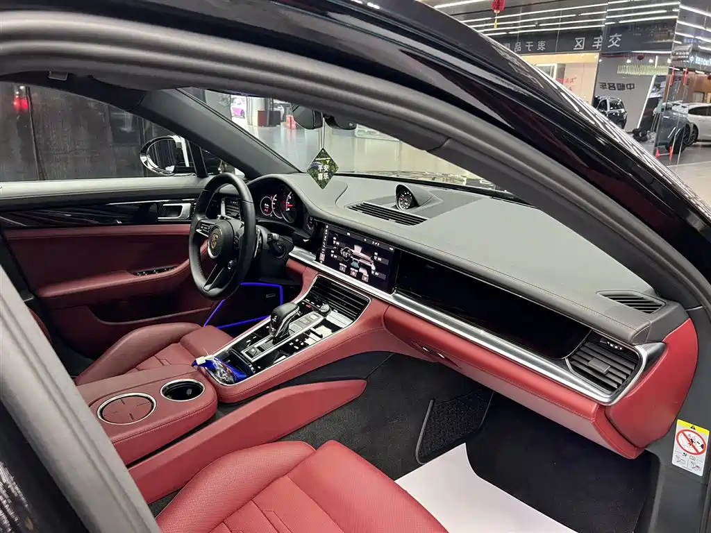 PORSCHE PANAMERA