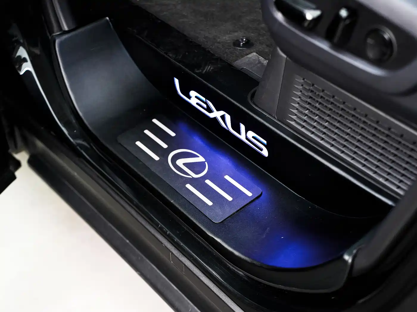 Lexus LM 2025 Model 500h Six-Seater Prestige Edition фото 21
