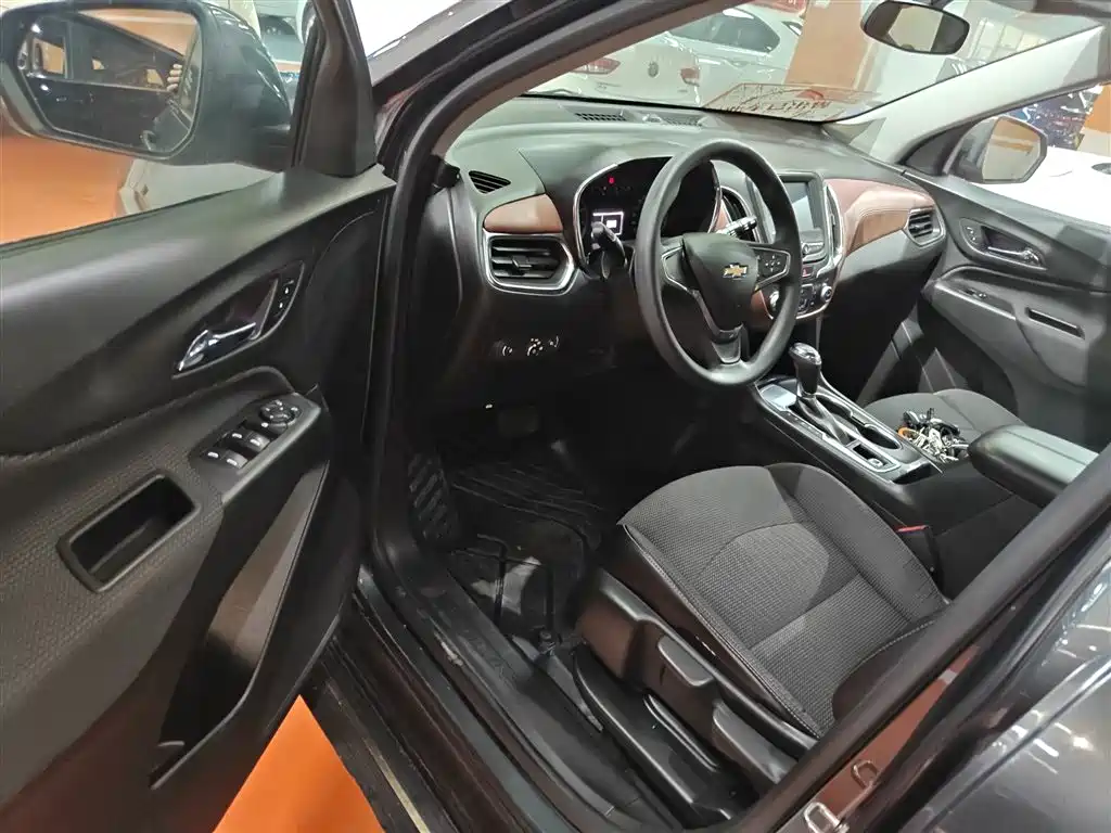 Chevrolet Equinox 2018 535T Automatic Frontier Edition фото 11