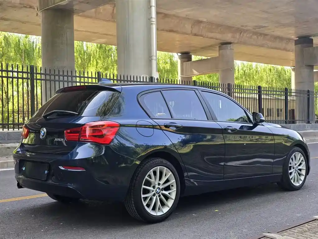 BMW 1 Series (Import) 2015 120i Leading фото 6