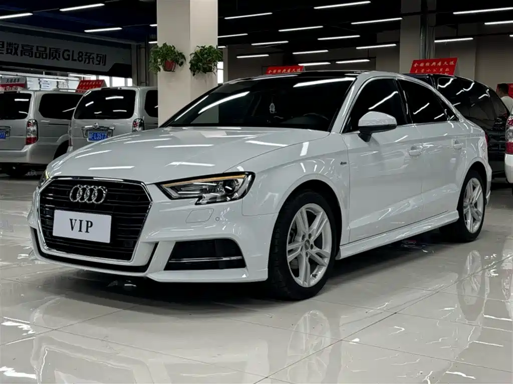 Audi A3 2018 30th Anniversary Limousine 35 TFSI Fashion
