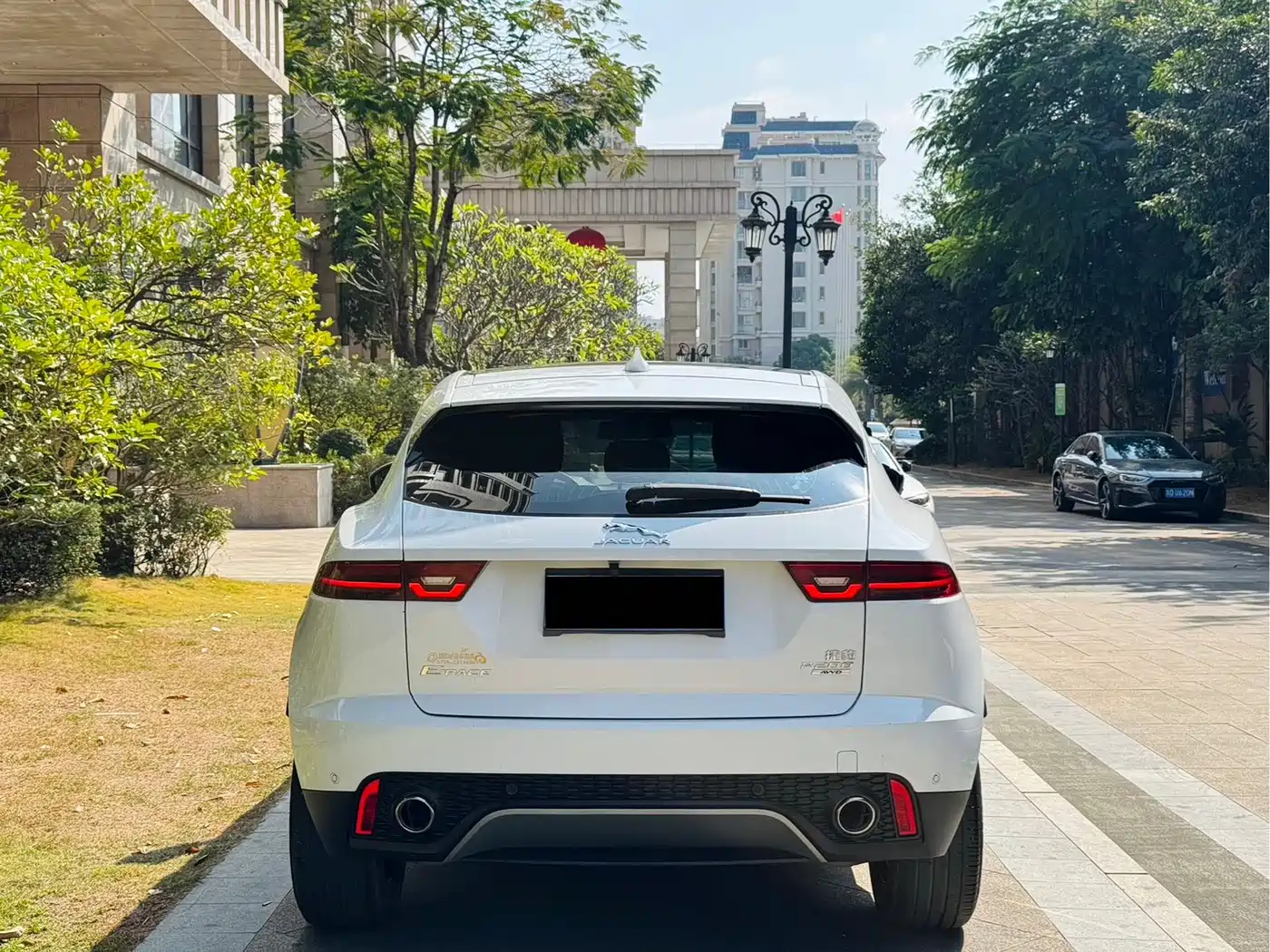 JAGUAR E PACE