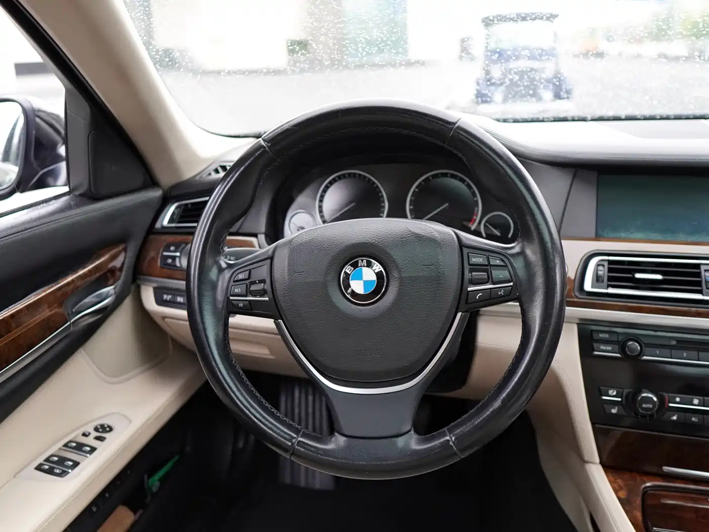 BMW 7 Series 2010 760Li фото 7