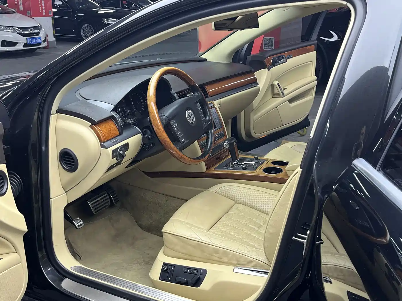 Volkswagen Phaeton 2007 Model 3.2L V6 5-Seat Base фото 7