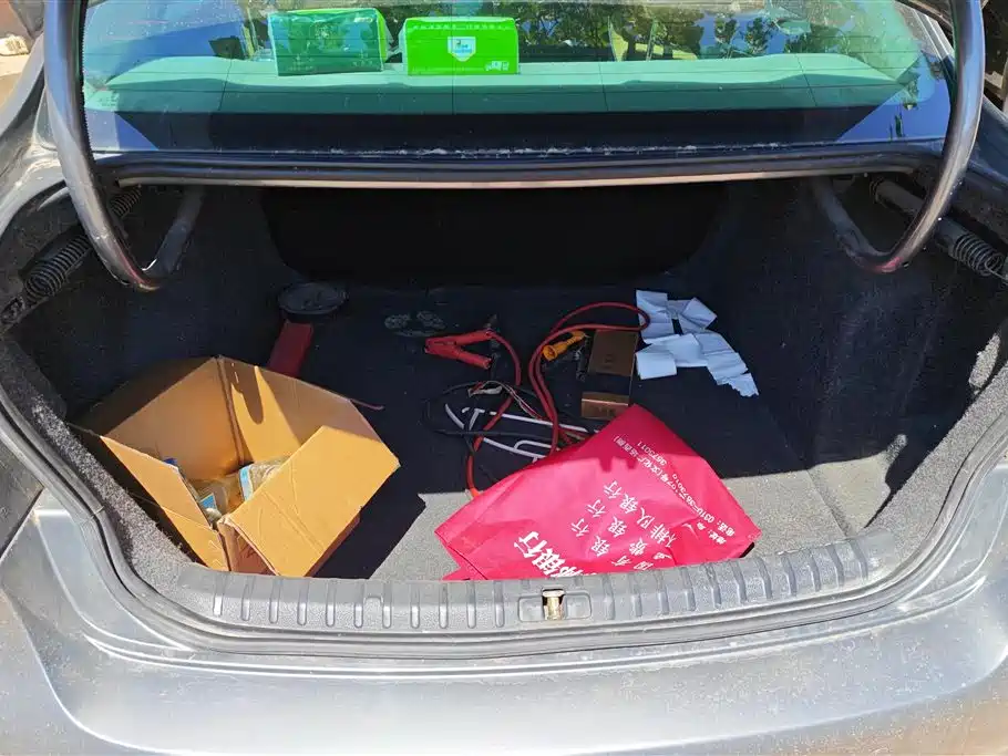 Volkswagen Bora 2011 1.6L Automatic Fashion фото 4