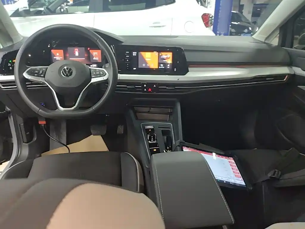 Volkswagen Golf 2023 Facelift 280TSI DSG Pro фото 10