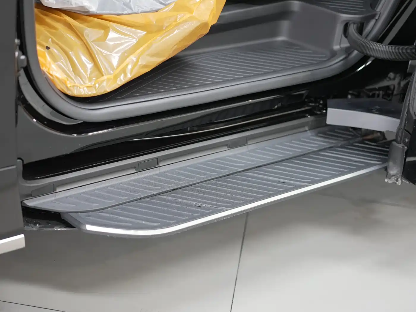 Toyota Vellfire 2025 Crown Hybrid 2.5L Ink Gold Executive Edition фото 11