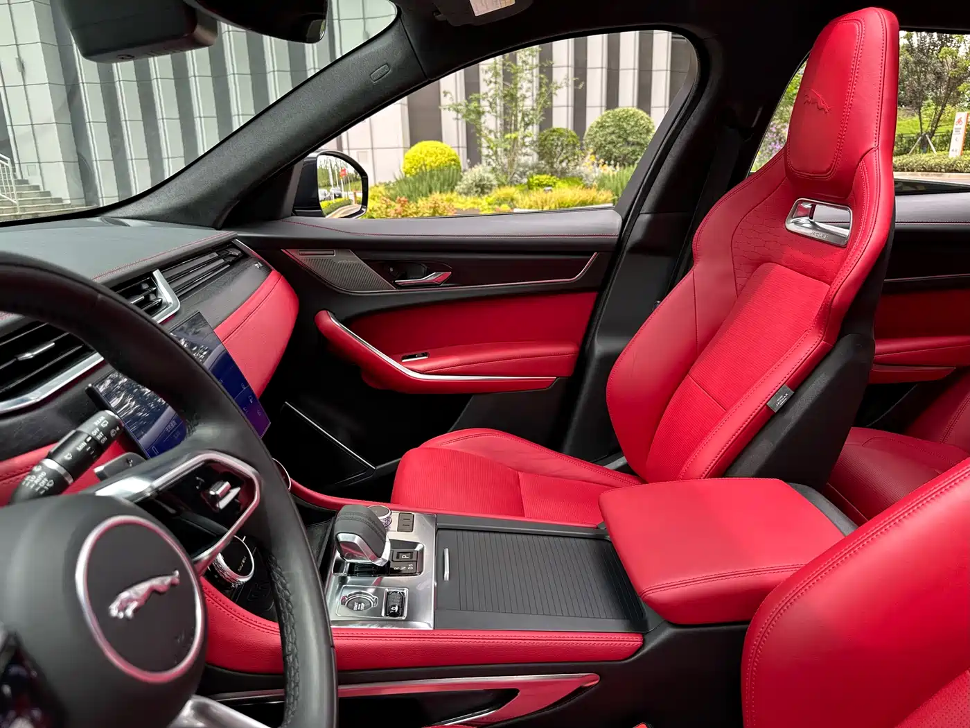 Jaguar F-PACE 2024 P250 R-Dynamic HSE фото 33
