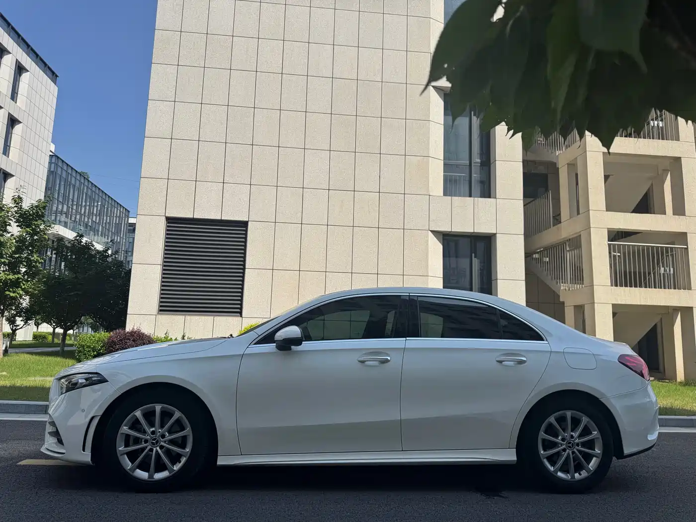 Mercedes-Benz A-Class 2019 A 200 L Sport Sedan фото 30