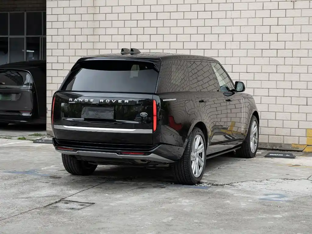 Land Rover Range Rover 2024 3.0 L6 400PS Genesis Extended фото 4