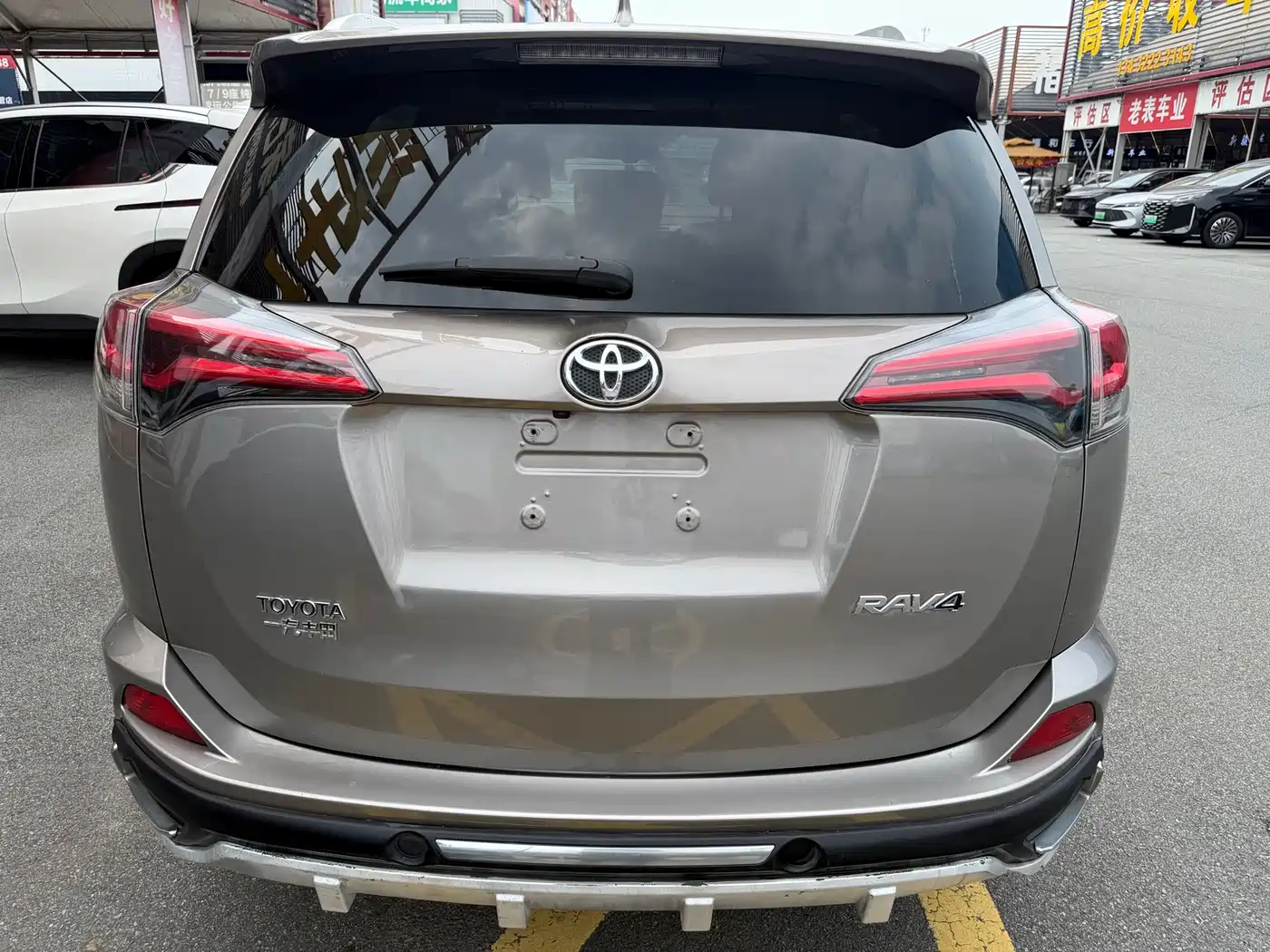 Toyota RAV4 Rongfang 2018 2.0L CVT 2WD Trend X Edition фото 12