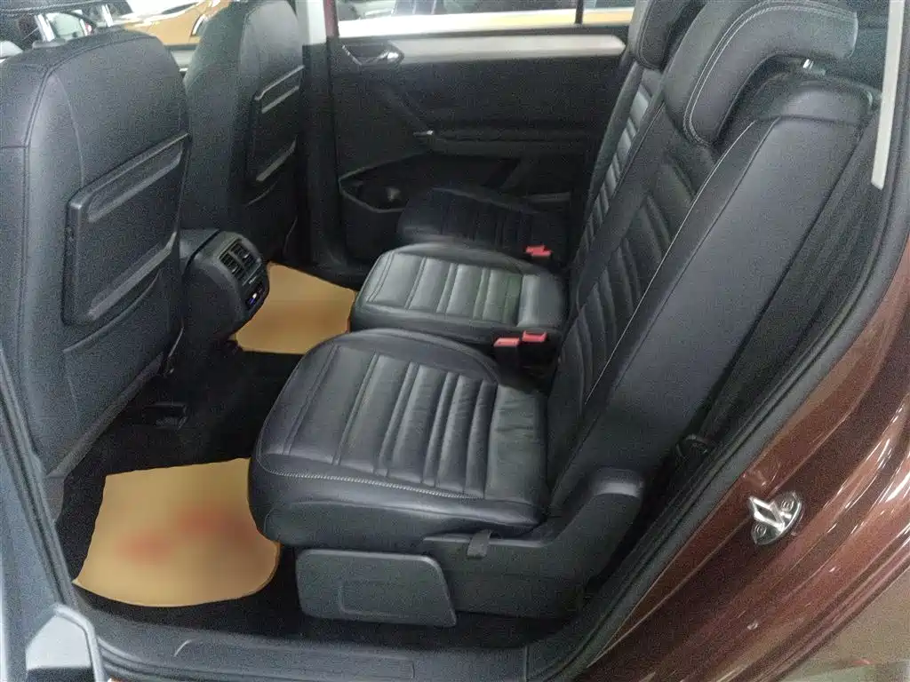 Volkswagen Touran 2016 Touran L 330TSI DSG Luxury фото 17