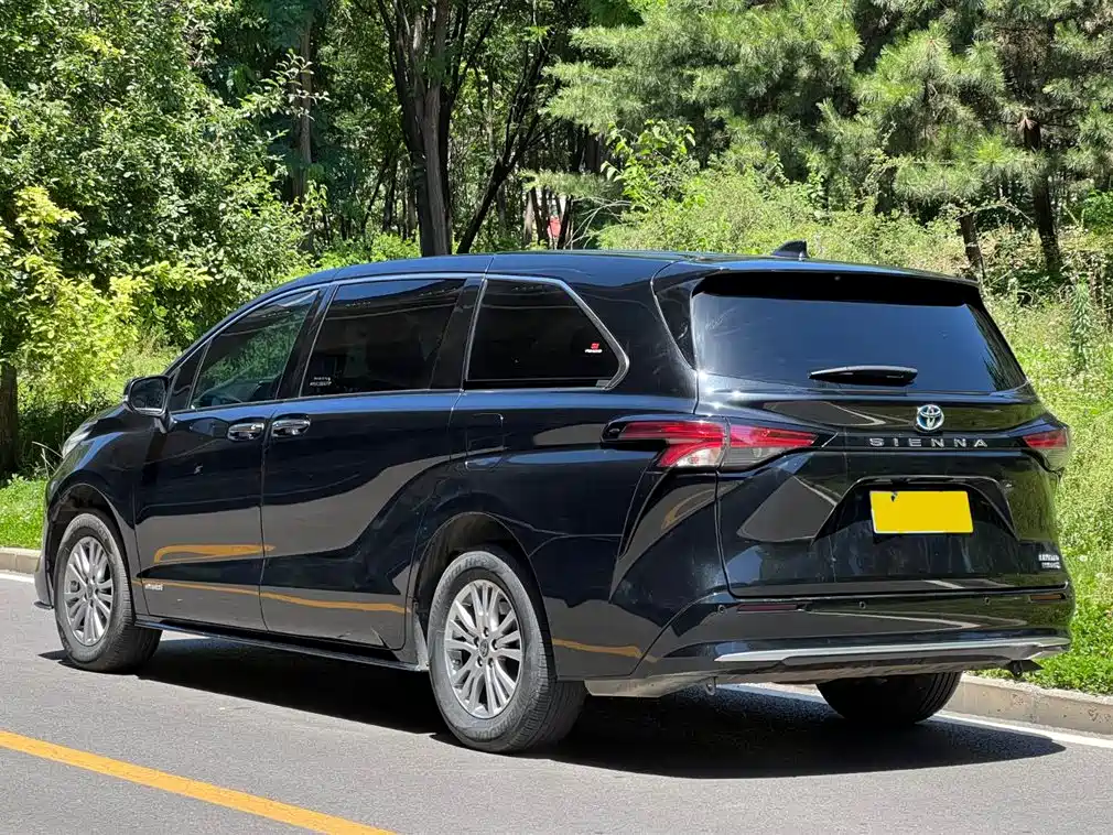 Toyota Sienna 2021 2.5L Hybrid Premium Edition фото 3
