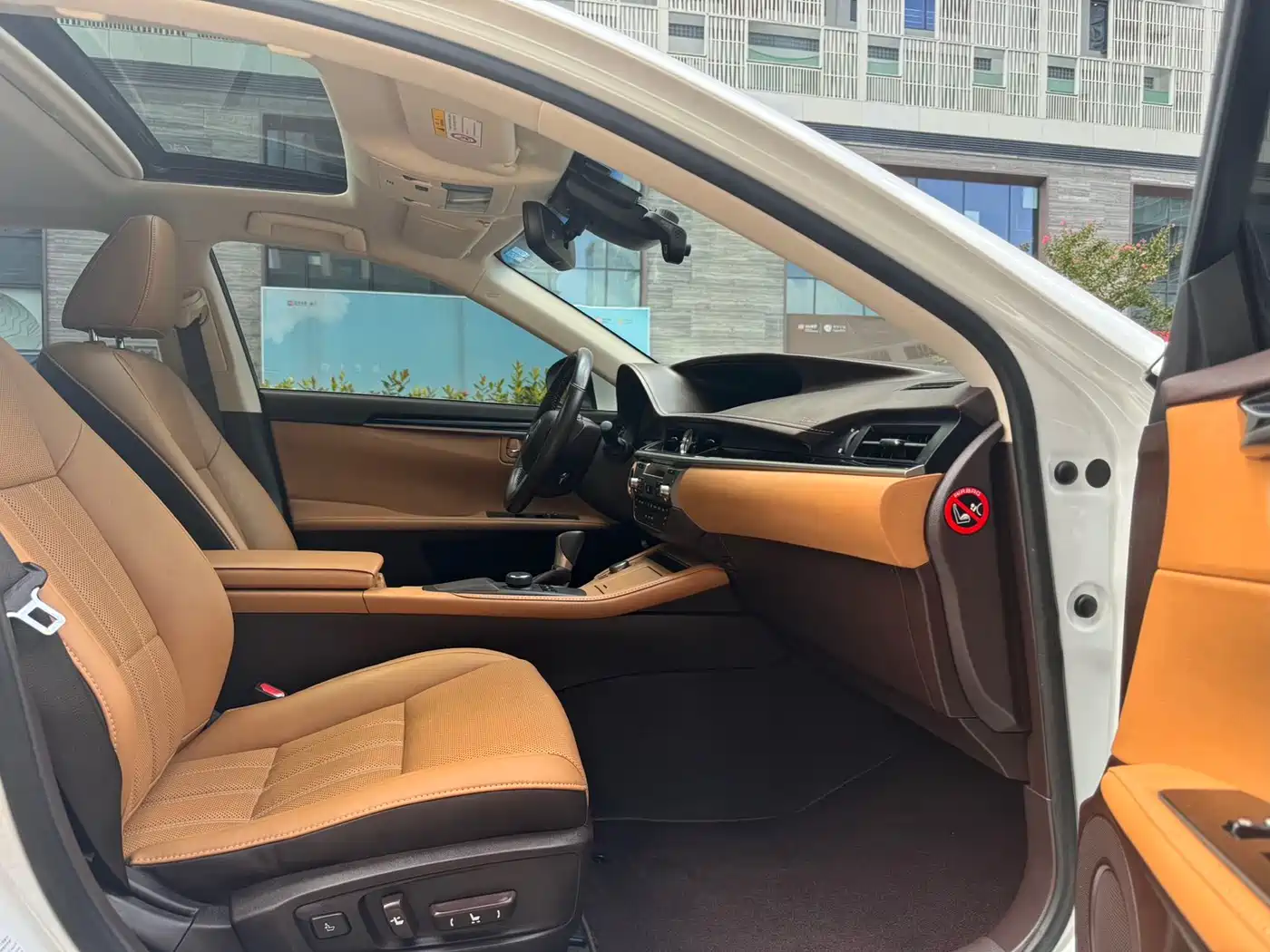 Lexus ES 2017 300h Mark Levinson Comfort Edition фото 17