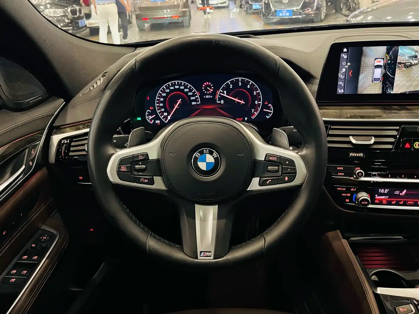 BMW 6 Series GT 2018 640i xDrive M Sport Package фото 6