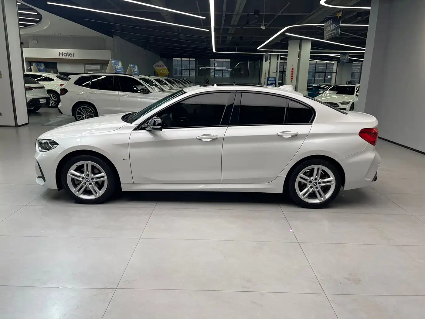 BMW 1 Series 2022 120i M Sport Shadow Edition фото 8