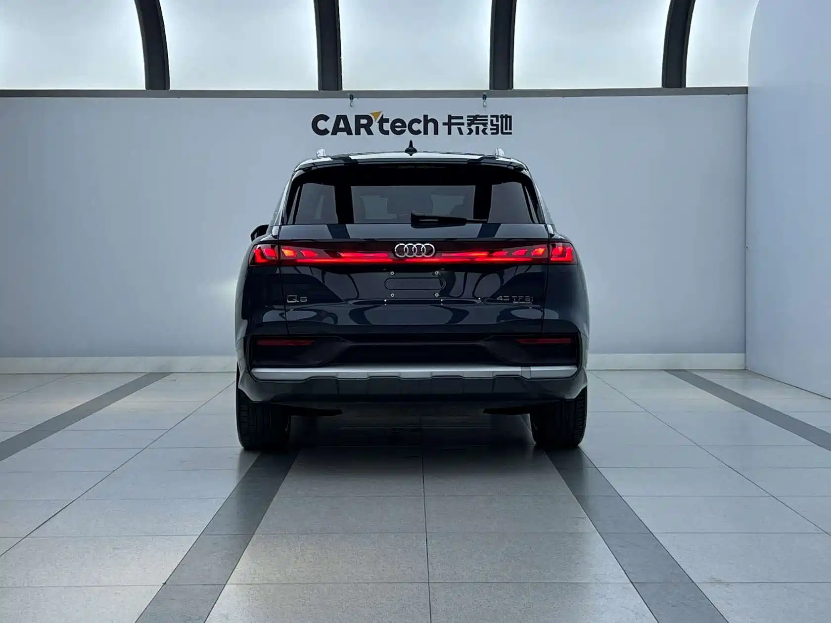 Photo 7 - Audi Q6