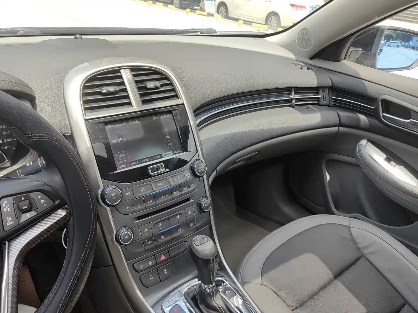 Chevrolet Malibu 2013 2.0L Automatic Luxury Edition фото 9