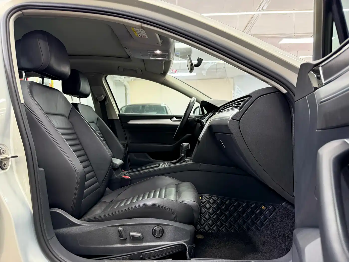 Volkswagen Magotan 2017 330TSI DSG Leading фото 11