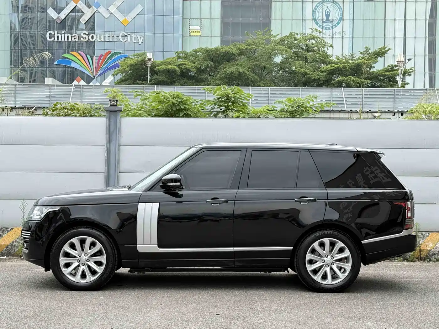 Land Rover Range Rover 2015 3.0 TDV6 Vogue фото 3