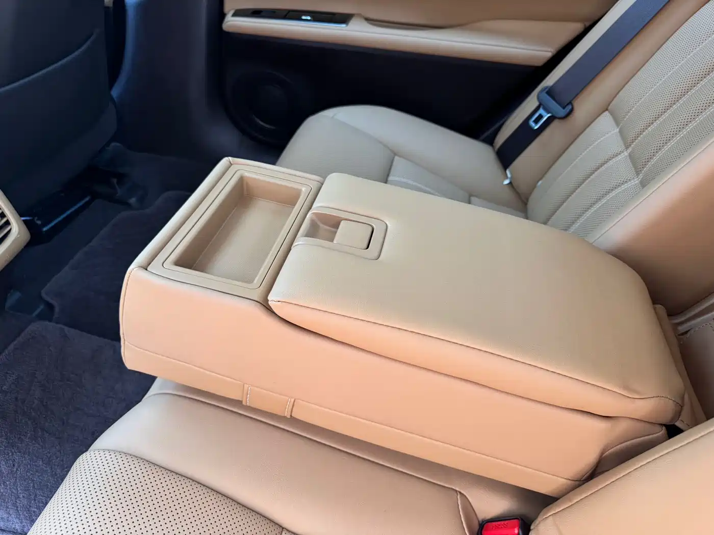 Lexus ES 2017 300h Mark Levinson Comfort Edition фото 21