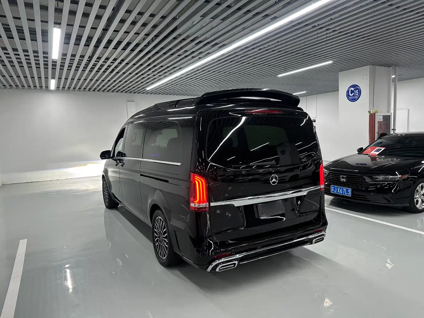 Mercedes-Benz V-Class 2017 Model V 260 L Premium Extended Edition фото 13