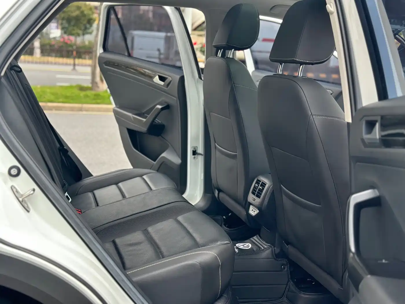 Volkswagen T-ROC 2022 280TSI DSG 2WD Comfort PLUS фото 8